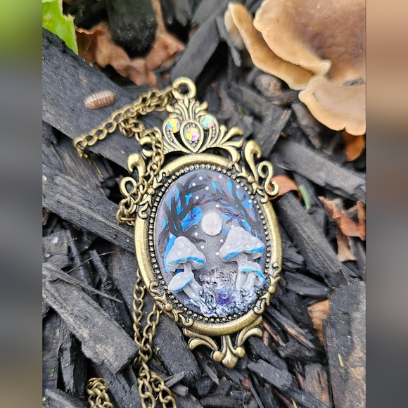 Mushrooms design pendant 🍄🍄🍄 - Picture 1 of 2